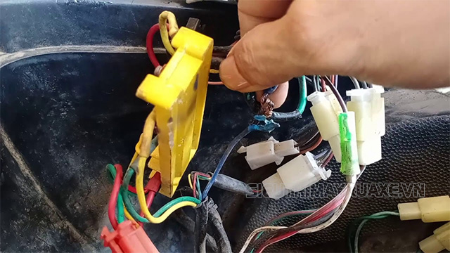 Cách xử lý xe điện bị chập điện khi rửa