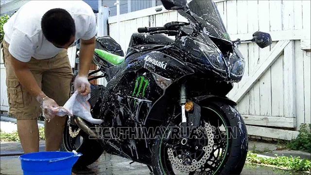 lau rửa xe moto pkl